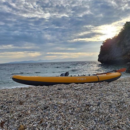 Tinaoog Beach Resort Alad Екстер'єр фото